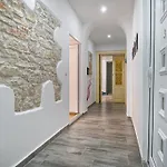 Top Center Rooms & Studio