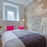 Top Center Rooms & Studio