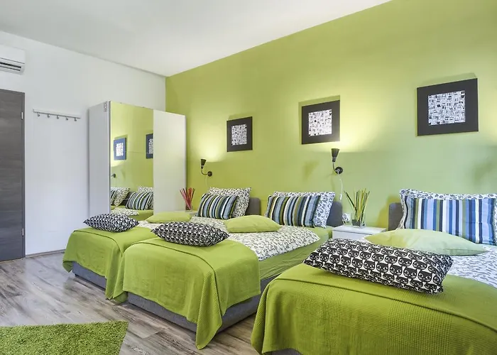 Top Center Rooms & Studio