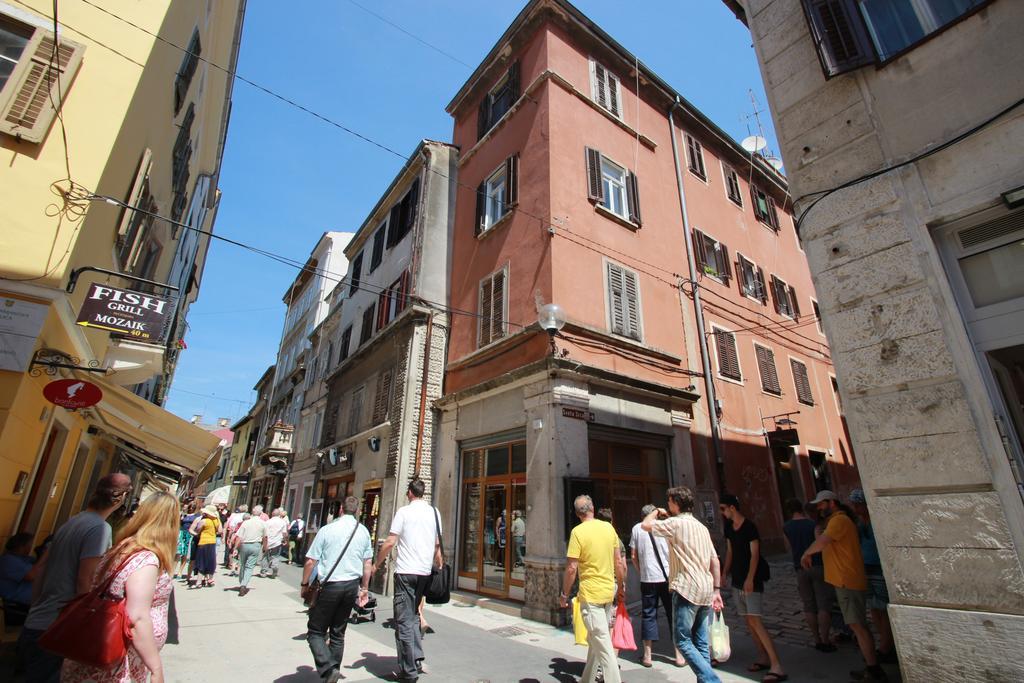 Center & Pula