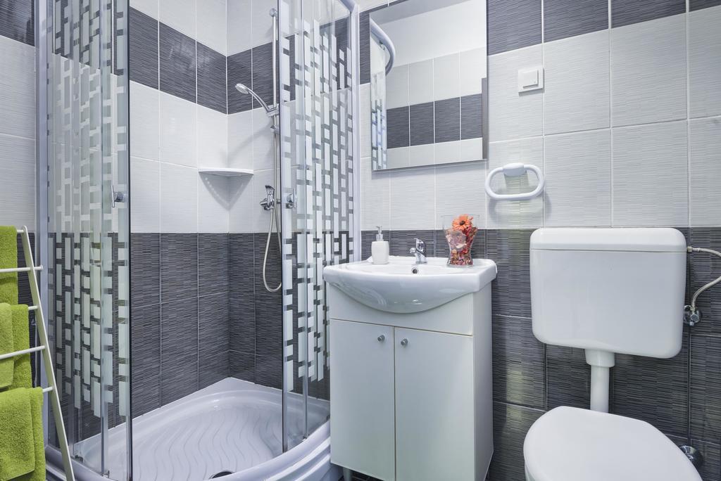 Top Center Rooms & Studio 3*