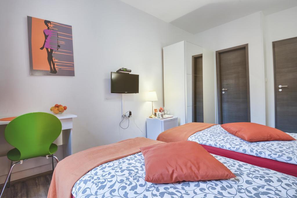 Top Center Rooms & Studio