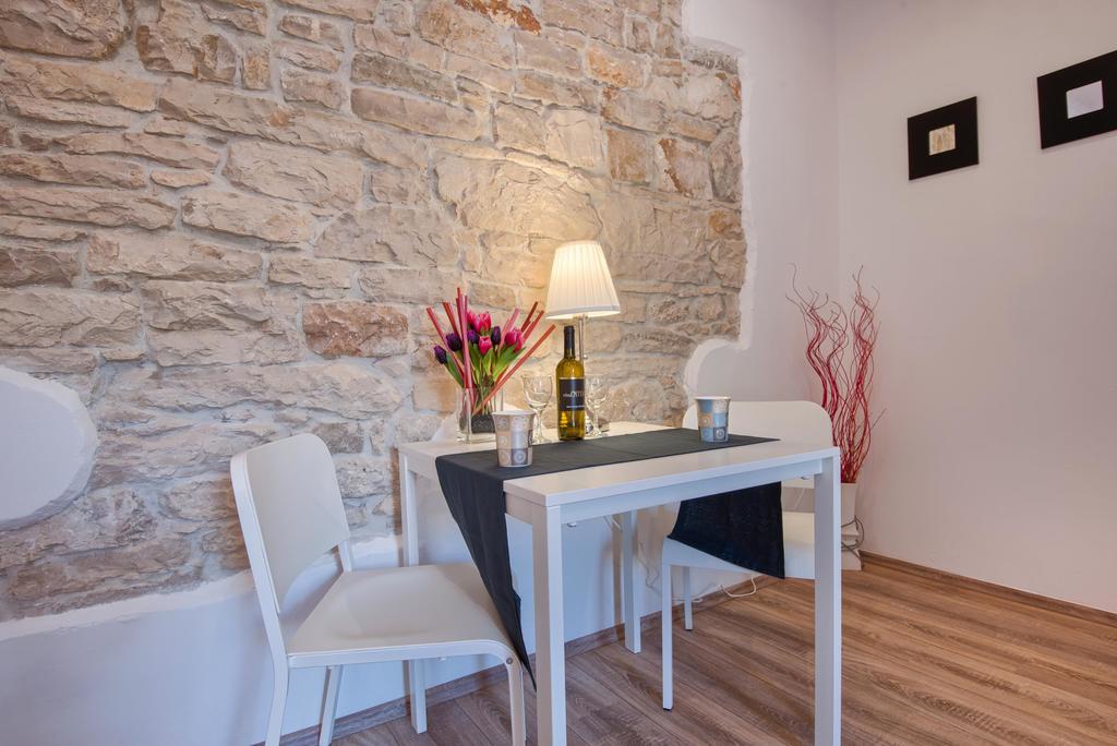 Top Center Rooms & Studio 3*
