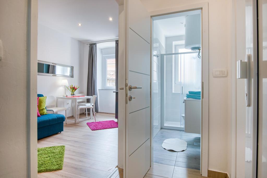 Top Center Rooms & Studio 3*